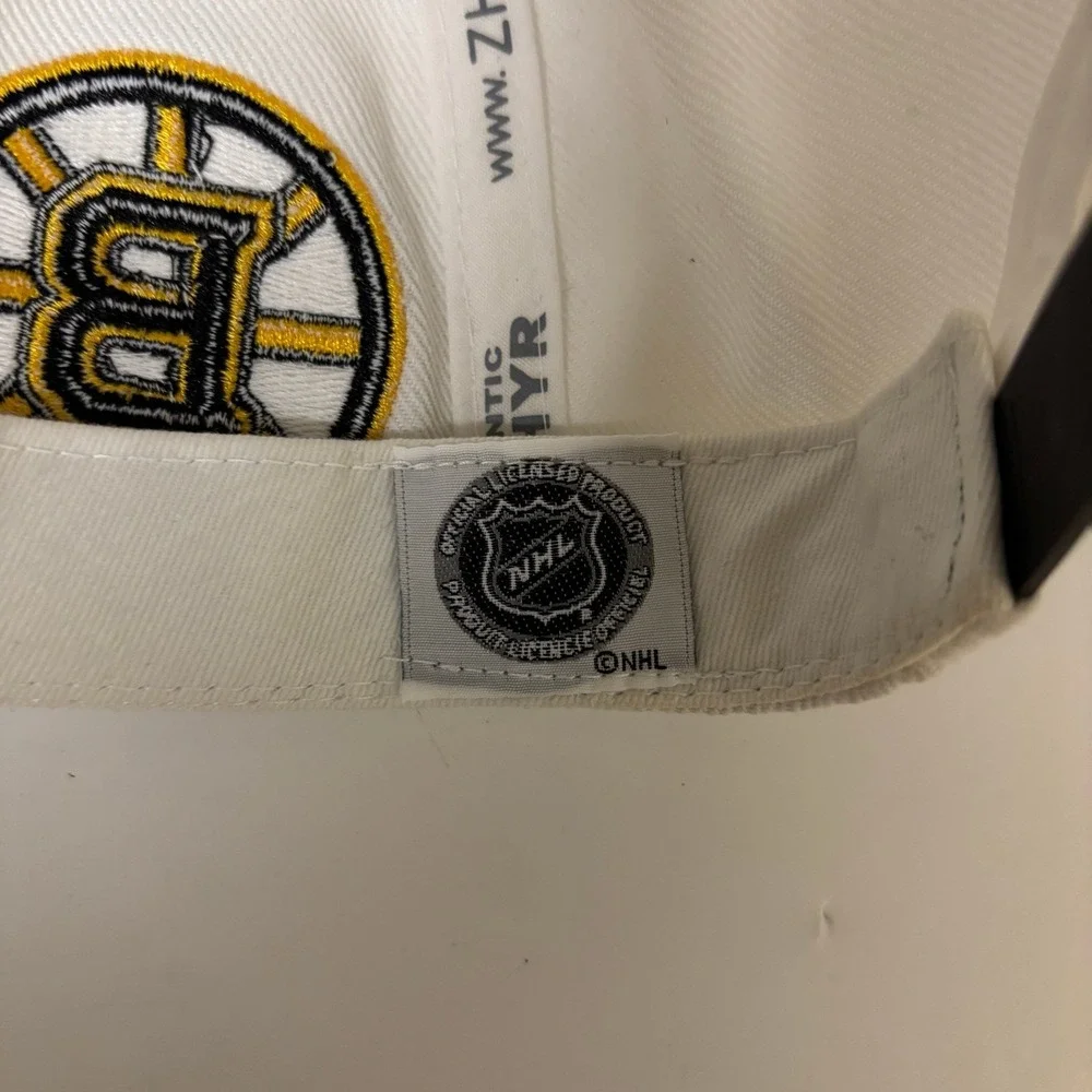 Boston Bruins Zephyr NHL Snapback Hat White Black Green Underbrim Mens OSFA